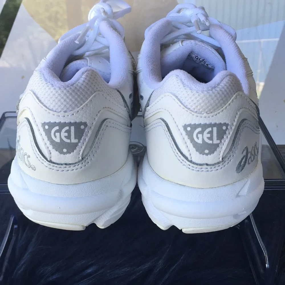 Women’s ASICS - Picture 3 of 12